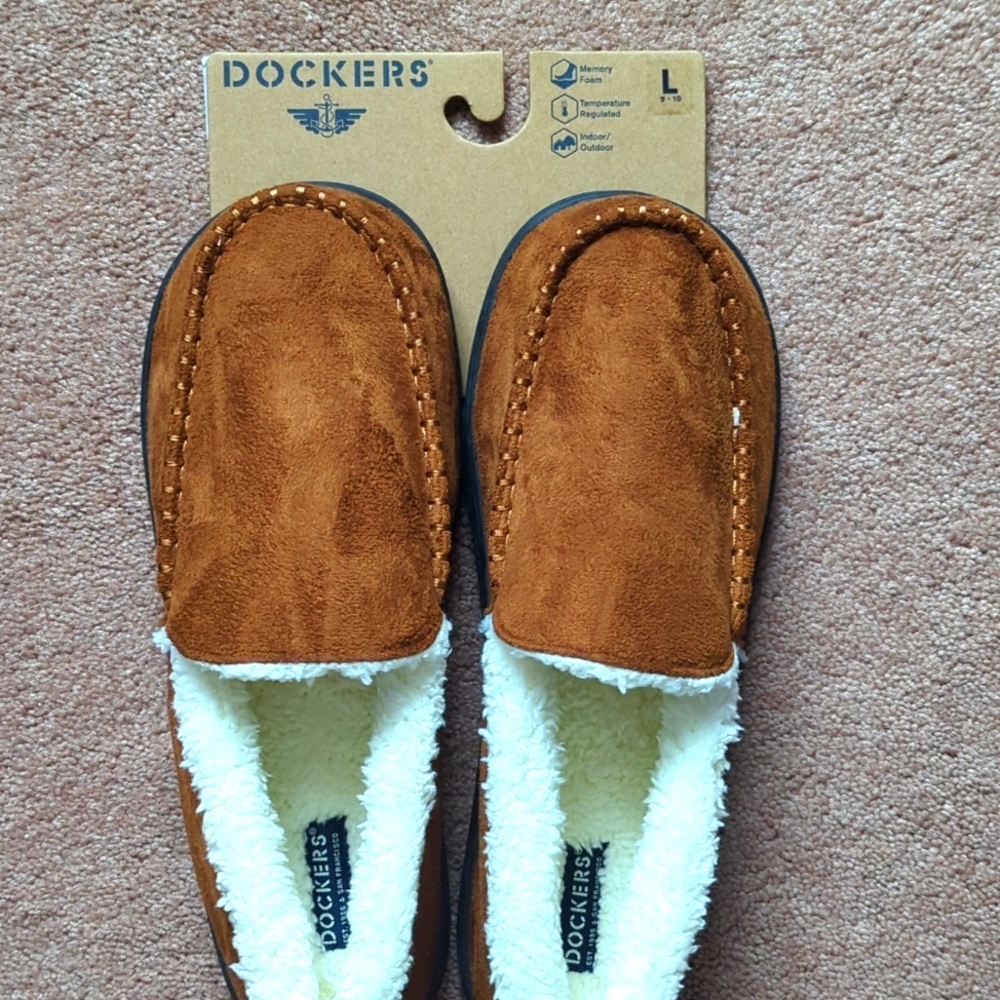 Men's Dockers L 9-10. Brown. NEw. SALE